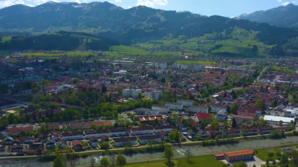 Letecký Pohled Město Sonthofen Německu Bavorsko Slunečného Jarního Dne Během — Stock video