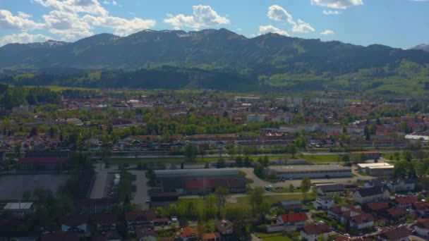 Vista Aérea Cidade Sonthofen Alemanha Baviera Dia Ensolarado Primavera Durante — Vídeo de Stock