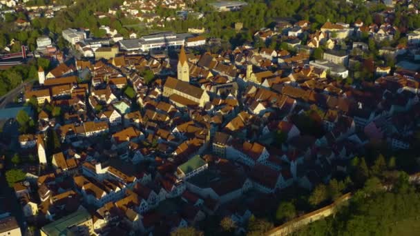 Almanya Daki Kaufbeuren Şehrinin Hava Görüntüsü Güneşli Bir Ilkbahar Öğleden — Stok video
