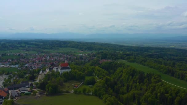 Letecký Pohled Město Klášter Andechs Německu Bavorsko Slunečného Jarního Dne — Stock video