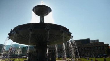 Stuttgart Schlossplatz, Almanya 'da yazın güneşli bir günde