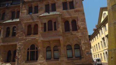 Yazın güneşli bir günde Almanya 'nın Freiburg im Breisgau şehrinde.