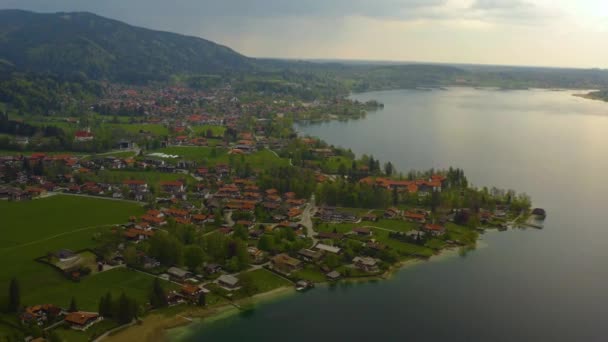 Flygfoto Över Staden Bad Wiessee Tyskland Bayern Molnig Regnig Vårdag — Stockvideo