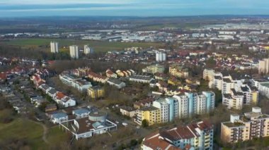 Almanya 'daki Boeblingen şehrinin sonbaharda güneşli bir hava manzarası..