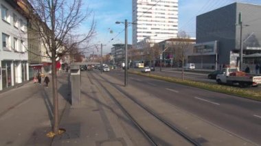 Aralık ayında güneşli bir öğleden sonra, Almanya 'nın Heilbronn şehrinde Noel' den önce. 