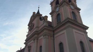 Aralık ayında güneşli bir öğleden sonra Noel 'den önce Almanya' da Ludwigsburg Noel Pazarı. 