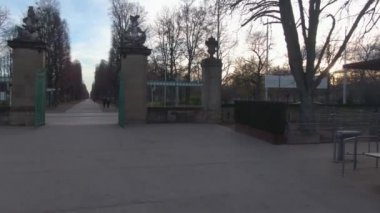 Aralık ayının güneşli bir gününde Noel 'den önce Ludwigsburg Sarayı. 