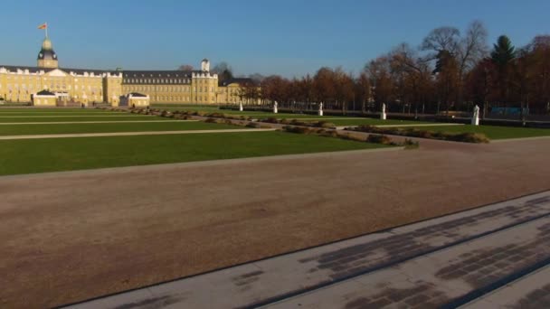 十二月的一个阳光灿烂的日子 圣诞节前的卡尔斯鲁厄宫 — 图库视频影像