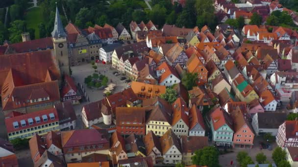 从德国奥赫林根市老城区俯瞰空中风景 春天的一个清晨 — 图库视频影像