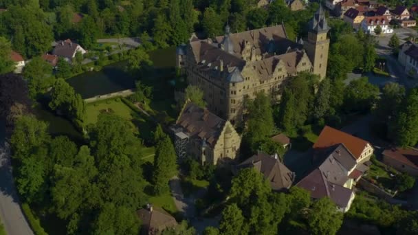 Luftaufnahme Der Altstadt Von Neuenstein Deutschland Einem Sonnigen Morgen Frühling — Stockvideo