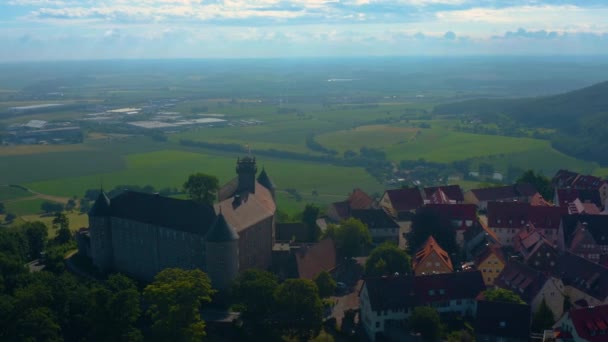 ドイツの都市や城Waldenburgの空中ビュー 春の晴れた日には — ストック動画