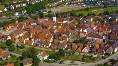 Almanya 'nın Niedernhall kentinin hava manzarası. Baharın güneşli bir gününde.