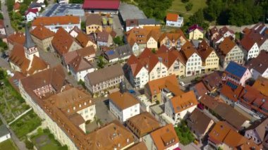 Almanya 'nın eski kenti Ingelfingen' den hava manzarası. Baharın güneşli bir gününde.