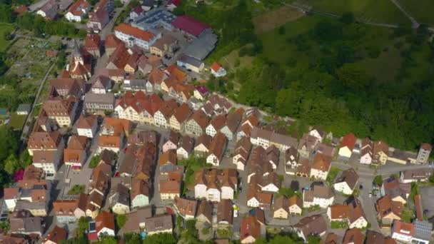 ドイツのインゲルフィンゲンの旧市街からの空中の景色 春の晴れた日には — ストック動画