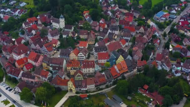 Almanya Nın Forchtenberg Kentinin Havadan Görünüşü Baharın Bulutlu Bir Gününde — Stok video