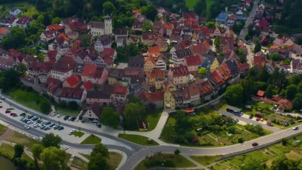 Luftaufnahme Der Altstadt Der Stadt Forchtenberg Deutschland Einem Bewölkten Tag — Stockvideo