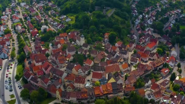 Luftaufnahme Der Altstadt Der Stadt Forchtenberg Deutschland Einem Bewölkten Tag — Stockvideo