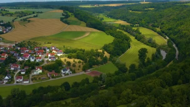 Αεροφωτογραφία Γύρω Από Χωριό Ohrnberg Στη Γερμανία Μια Ηλιόλουστη Μέρα — Αρχείο Βίντεο