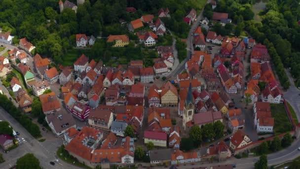 Luftaufnahme Der Altstadt Von Möckmühl Deutschland Einem Bewölkten Tag Frühling — Stockvideo