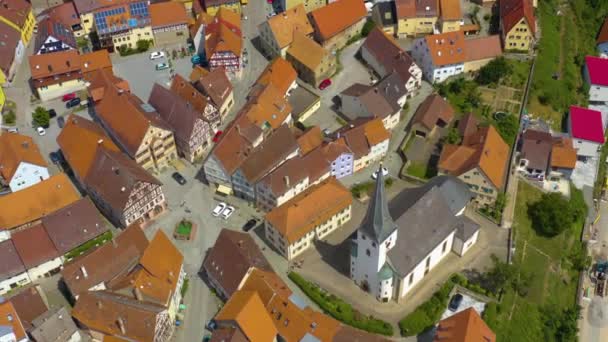 ドイツの旧市街Neudenauからの空中ビュー 春の晴れた日には — ストック動画