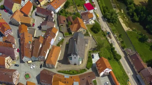 ドイツの旧市街Neudenauからの空中ビュー 春の晴れた日には — ストック動画