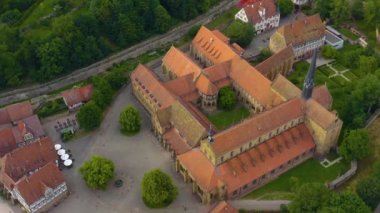 Almanya 'nın küçük Maulbronn kasabasındaki manastırın hava manzarası..