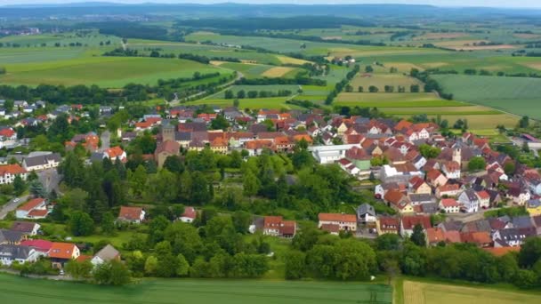 Aéreo Pequena Cidade Hilsbach Alemanha Dia Ensolarado Primavera — Vídeo de Stock