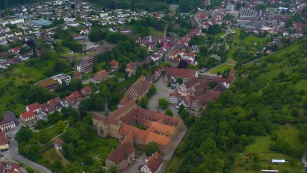 Vista Aérea Del Monasterio Pequeña Ciudad Maulbronn Alemania Una Tarde — Vídeos de Stock