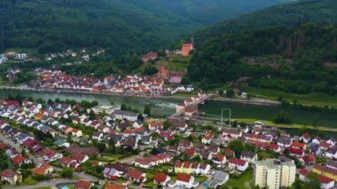 Almanya 'daki Hirschhorn şatosunun havası nekkar nehrinin yanında.. 