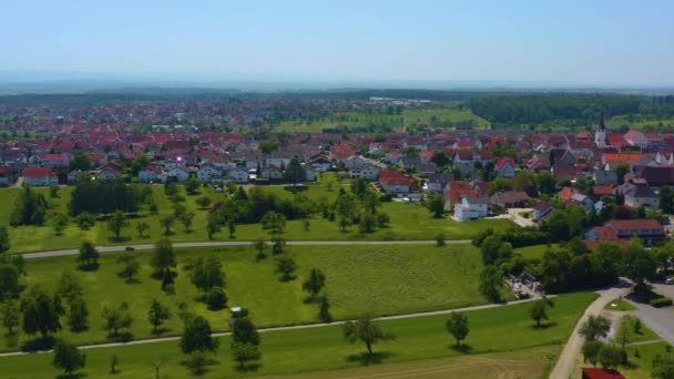 Luchtfoto Van Oberjettingen Duitsland Camera Pannen Recht Velden Langs Stad — Stockvideo