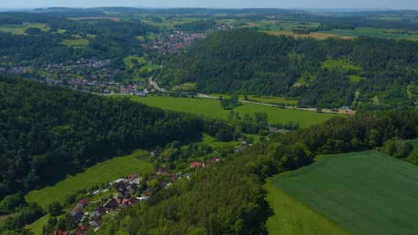Flygplan Från Ihlingen Tyskland Kameran Zoomar Över Fältet Toppen Kulle — Stockvideo