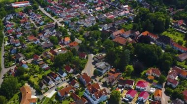 Almanya 'daki Heinsheim köyünün ve sarayının havadan görünüşü. 