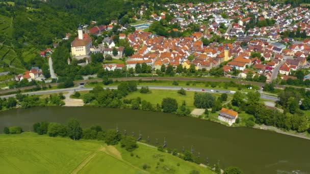 Vista Aérea Desde Ciudad Gundelsheim Castillo Horneck Alemania Pan Derecha — Vídeo de stock