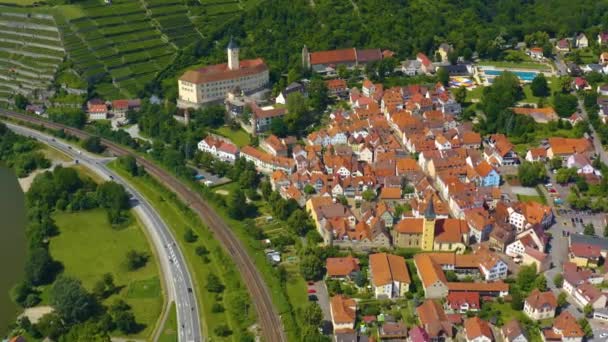 Luchtfoto Vanuit Stad Gundelsheim Kasteel Horneck Duitsland Pan Naar Rechts — Stockvideo