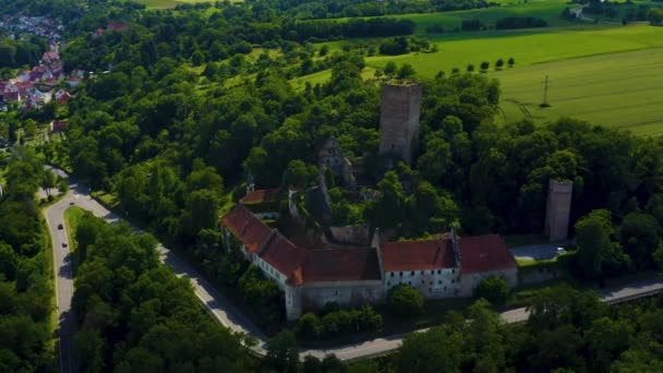 城の空中ビュードイツの村ハインスハイムに近いEhrenberg 城の右側にパン 色補正が必要 — ストック動画
