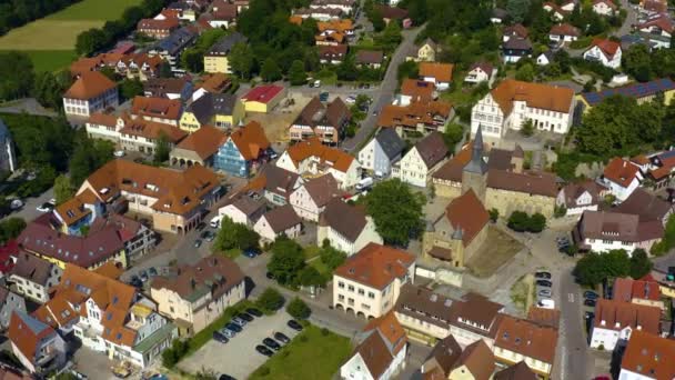 都市の空中ビューバート フリードリヒスホールドイツで 宮殿と教会の上の左側に丸パン — ストック動画