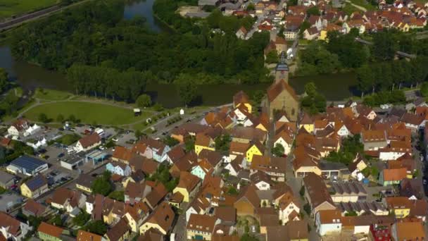 Vista Aérea Ciudad Lauffen Neckar Alemania Pan Derecha Sobre Casco — Vídeos de Stock