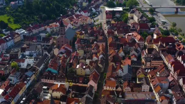 Luftaufnahme Der Stadt Eberbach Deutschland Einem Sonnigen Frühlingsmorgen — Stockvideo