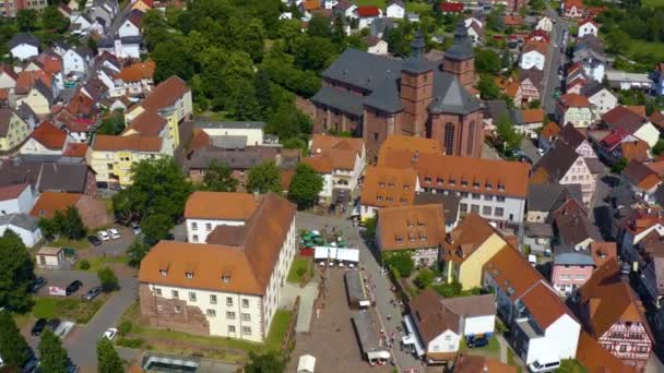Luftaufnahme Der Stadt Walldürn Deutschland Einem Sonnigen Frühlingstag — Stockvideo