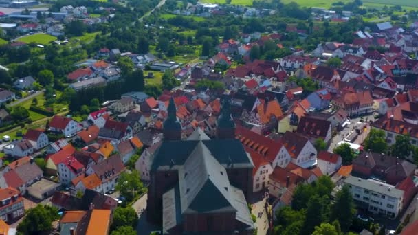 ドイツの街の城壁の空中ビュー 春の晴れた日には — ストック動画