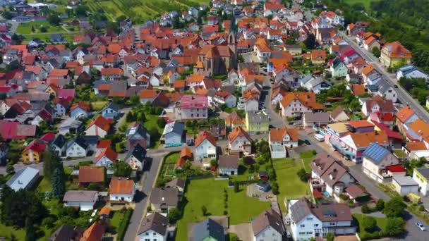 Vista Aerea Del Villaggio Hoepfingen Germania Pan Destra Intorno Centro — Video Stock