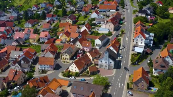 Vista Aérea Aldeia Hoepfingen Alemanha Pan Direita Torno Centro Cidade — Vídeo de Stock