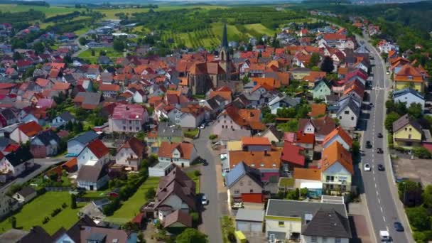 Luftaufnahme Des Dorfes Höfingen Deutschland Rechts Die Innenstadt Schwenken — Stockvideo