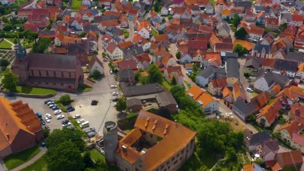 Widok Lotu Ptaka Wieś Kuelsheim Niemczech Pochmurny Dzień Wiosną — Wideo stockowe