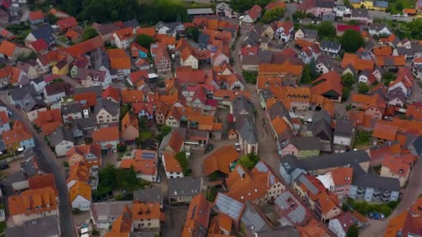 Flybilde Landsbyen Kuelsheim Tyskland Overskyet Dag Våren – stockvideo
