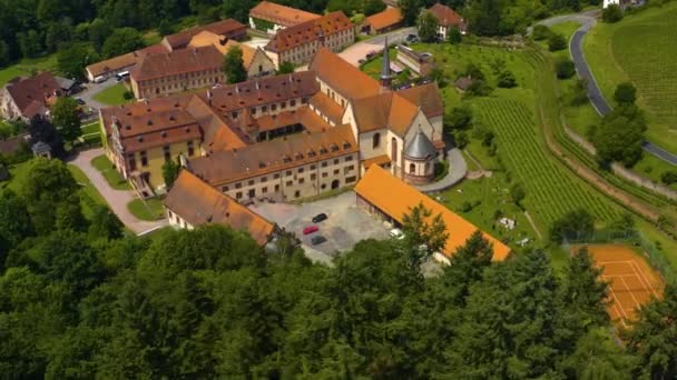 Widok Powietrza Klasztor Bronnbach Niemczech Słoneczny Dzień Wiosną — Wideo stockowe