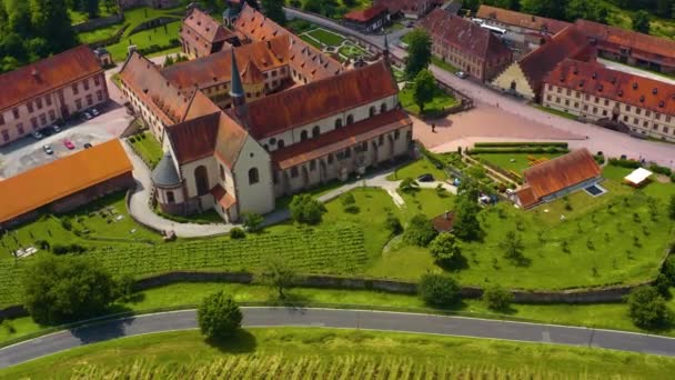 德国布朗巴赫修道院的空中景观 春天的一个阳光灿烂的日子 — 图库视频影像