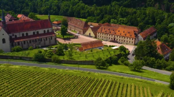 Flygfoto Över Klostret Bronnbach Tyskland Solig Dag Våren — Stockvideo