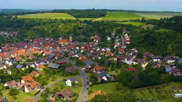 Almanya Daki Reicholzheim Köyünün Havadan Görüntüsü Baharın Güneşli Bir Gününde — Stok video