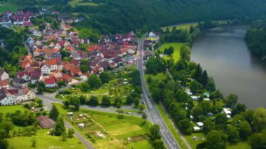 Almanya 'daki Urphar köyünün hava görüntüsü. Baharın ilk günü